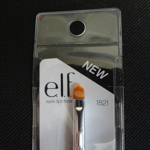 Elf Essential Collection Professional Concealer Brush 2.jpg