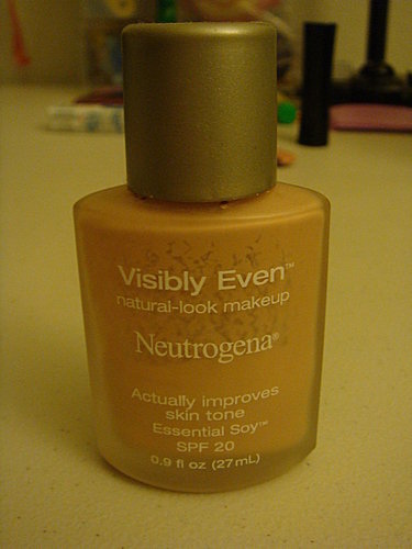 Neutrogena Visibly Even natural-look makeup 90 Copper Sand.jpg