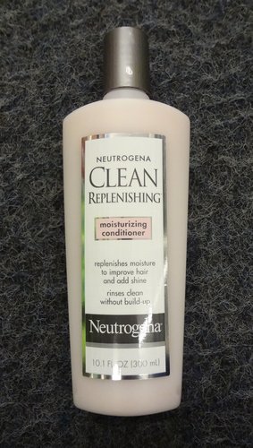 Neutrogena Clean Replenishing Moisturizing Conditioner 2.jpg