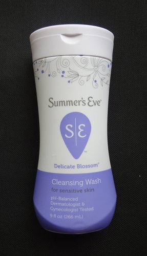 Summer's Eve Cleansing Wash for Sensitive Skin (Delicate Blossom) 1.jpg