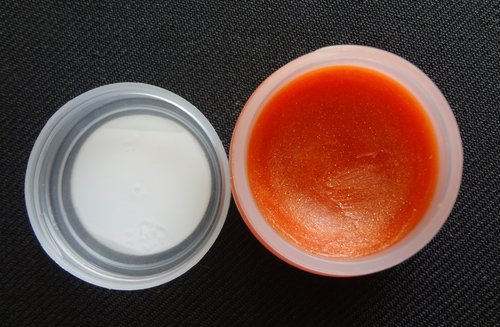 The Body Shop Born Lippy (Shimmer Orange) 5.jpg