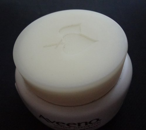 Aveeno Positively Ageless Lifting and Firming Night Cream 4.jpg