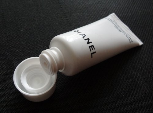 Chanel Le Blanc Brightening Moisturizing Cream 4.jpg