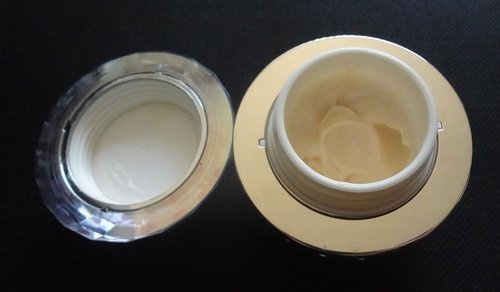 Cle De Peau Beaute La Creme The Cream 7.jpg