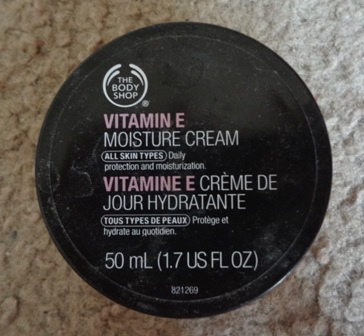 The Body Shop Vitamin E Moisture Cream(產品照).JPG