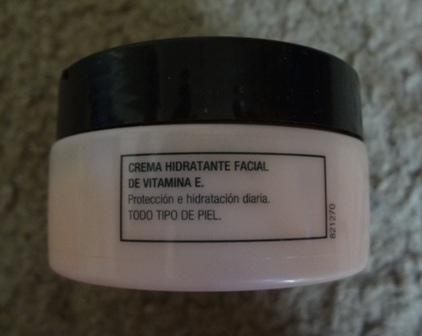 The Body Shop Vitamin E Moisture Cream(罐子側面照 2).JPG