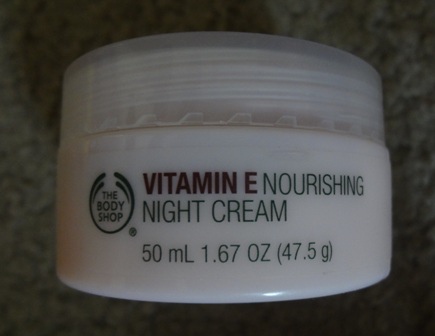 The Body Shop Vitamin E Nourishing Night Cream(側面照 1).JPG