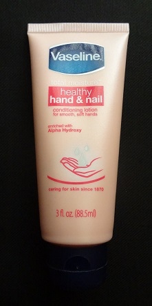 Vaseline Totally Moisture Healthy Hand & Nail Conditioning Lotion(產品照).JPG