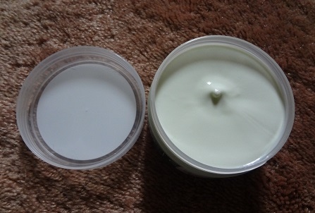 The Body Shop Absinthe Purifying Hand Butter 5.JPG