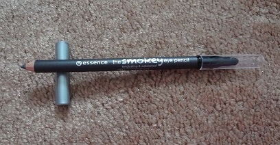 Essence The Smoky Eye Pencil, 03 Grey To Meet You 7.JPG