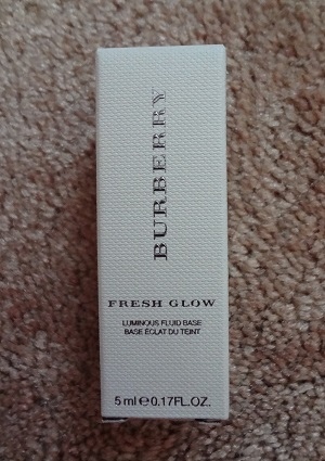 Burberry Fresh Glow Luminous Fluid Base, 01 Nude Radiance 2.JPG