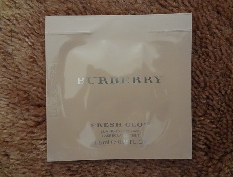 Burberry Fresh Glow Luminous Fluid Base, 01 Nude Radiance 19.JPG