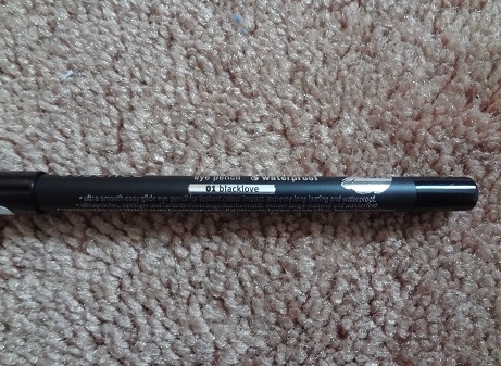 Essence Extreme Lasting Eye Pencil, 01 Blacklove 3.JPG