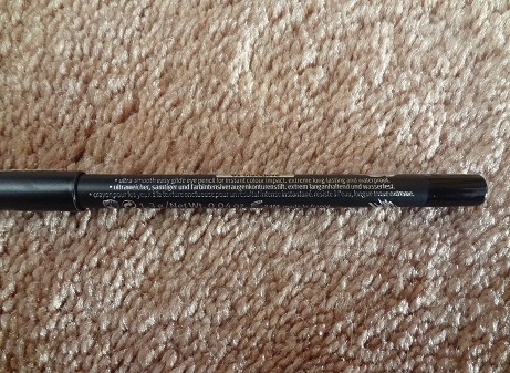 Essence Extreme Lasting Eye Pencil, 01 Blacklove 4.JPG