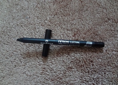 Essence Extreme Lasting Eye Pencil, 01 Blacklove 7.JPG