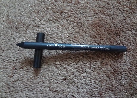 Essence Extreme Lasting Eye Pencil, 03 Black Midnight Sky 7.JPG