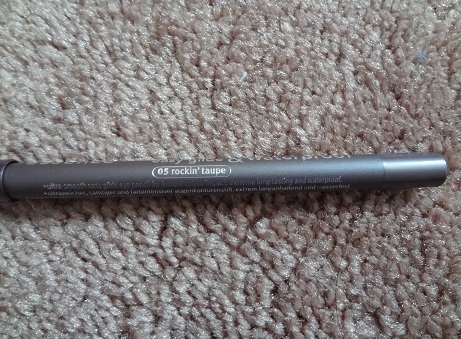 Essence Extreme Lasting Eye Pencil, 05 Rockin%5C  Taupe 3.JPG