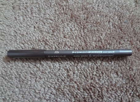 Essence Extreme Lasting Eye Pencil, 05 Rockin%5C Taupe 1.JPG