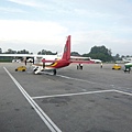 P1030339 15人客滿的小飛機.JPG