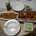 首日晚餐(消夜)僑村炸雞(蜂蜜跟香蔥口味)