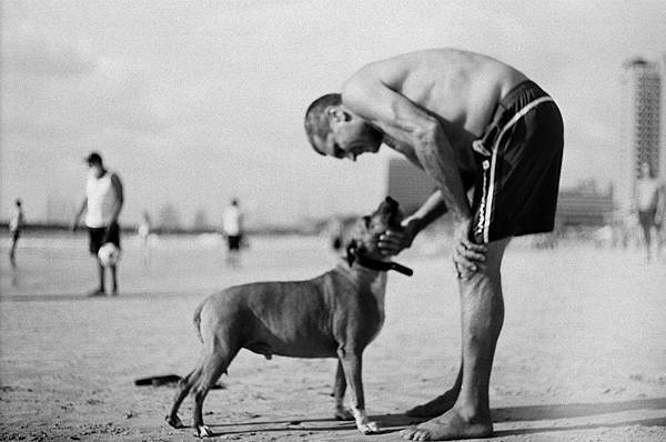 DogMaster-beach-BW