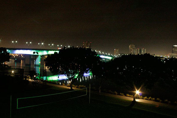 房間陽台夜景.jpg