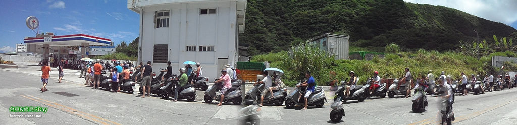 綠島排隊加油人潮 綠島排隊加油人潮