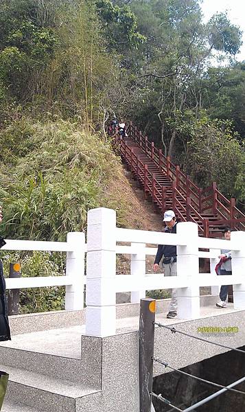 過橋階梯直上