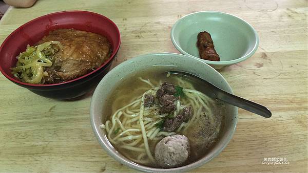 排骨飯、黑肉麵、雞捲 排骨飯、黑肉麵、雞捲