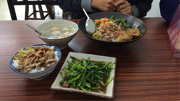 鴨肉飯便當+青菜