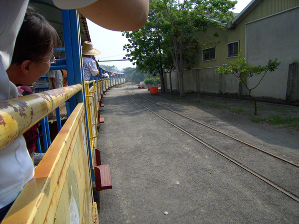 蒸氣火車行駛中