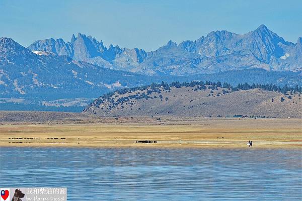 加州 湖濱石柱 Crowley Lake  (1).JPG