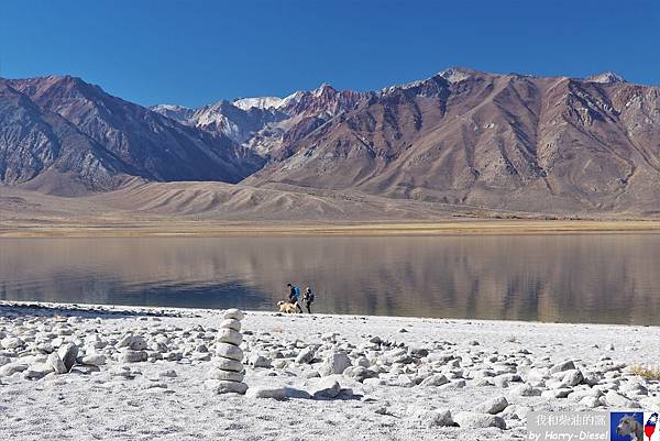 加州 湖濱石柱 Crowley Lake  (4).JPG