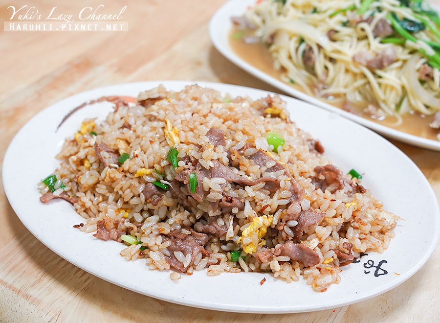 [食記] 新莊 小板凳小吃店：青春回憶裡的炒飯