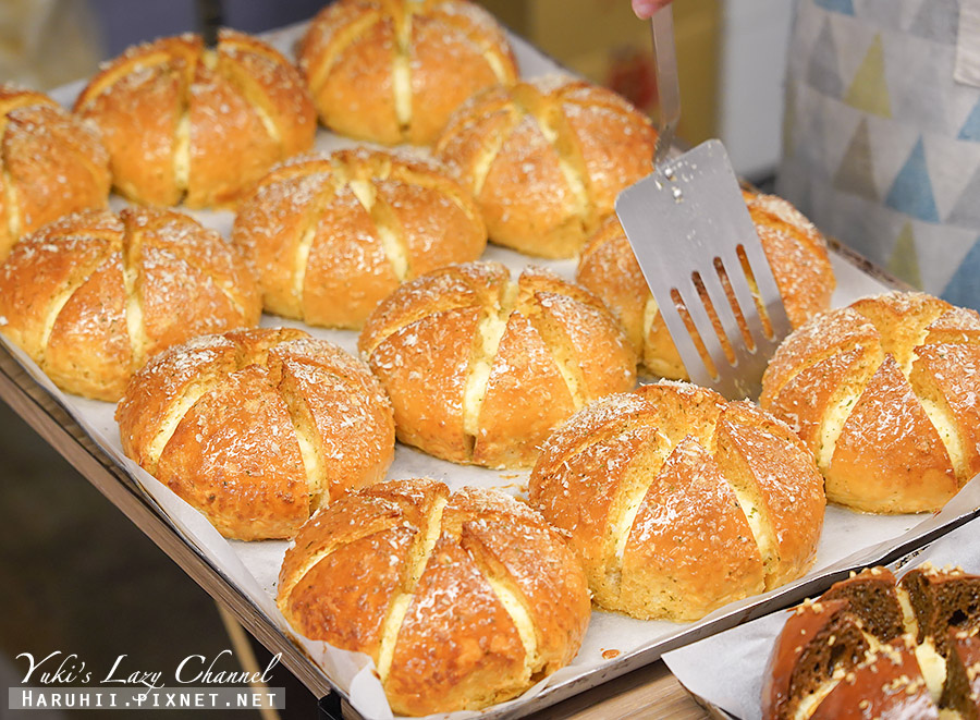 [食記] 高雄 自由黃昏市場 六角爆乳包