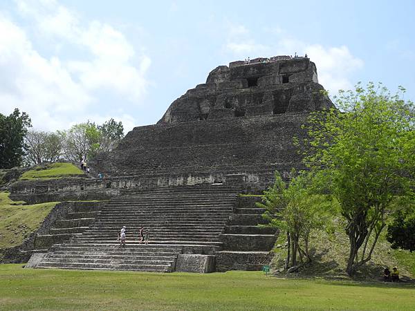 2015-4-18 Xunantunich