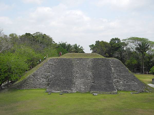 2015-4-18 Xunantunich