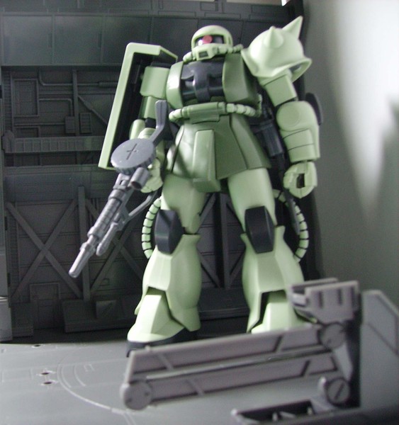 搭配BANDAI 1/144 HGUC MS-06F ザクII 的展示