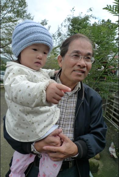 2010-10-31 現在很會比這種姿勢,然後說咦~.JPG 2010-10-31 現在很會比這種姿勢,然後說咦~.JPG