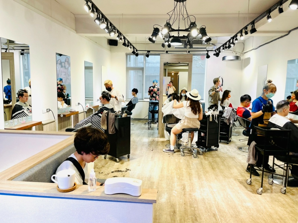 G-Young Hair Salon鉅洋髮藝_店家裝潢 (10).jpg