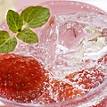 JW173_350A_Carbonated_water_strawberry_lime.jpg