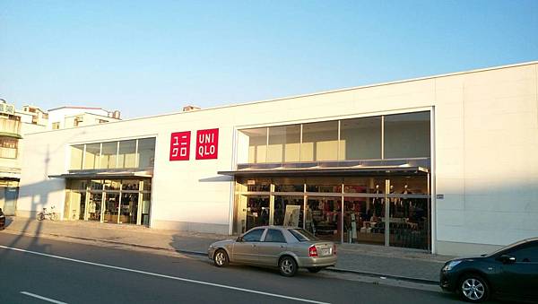 03.優衣庫店面玻璃大門.jpg