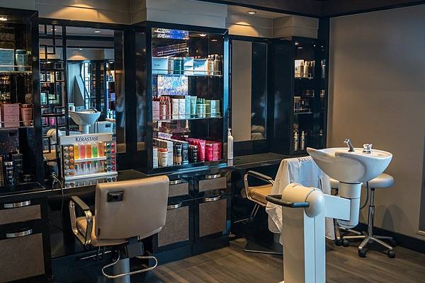 beauty-salon-gea36f87f8_1280.jpg