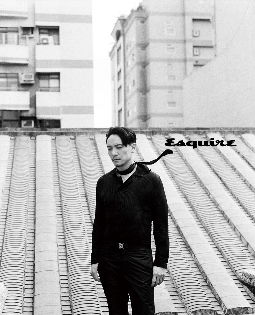 20220703 Esquire 君子雜誌 七月號 張震 封面人物 johnny by hc group 11.jpeg