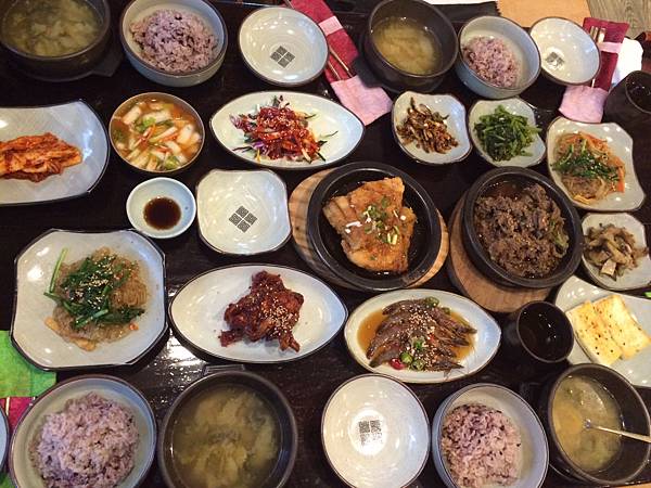 釜山自由行 (傳統韓國朝食/韓國烤大腸/豬肉湯飯/樂天超市&HOMEPLUS採買及退稅)
