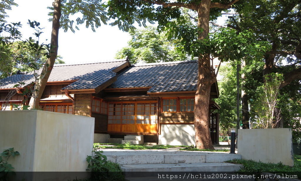 IMG_0239_cr.jpg IMG_0239_cr.jpg