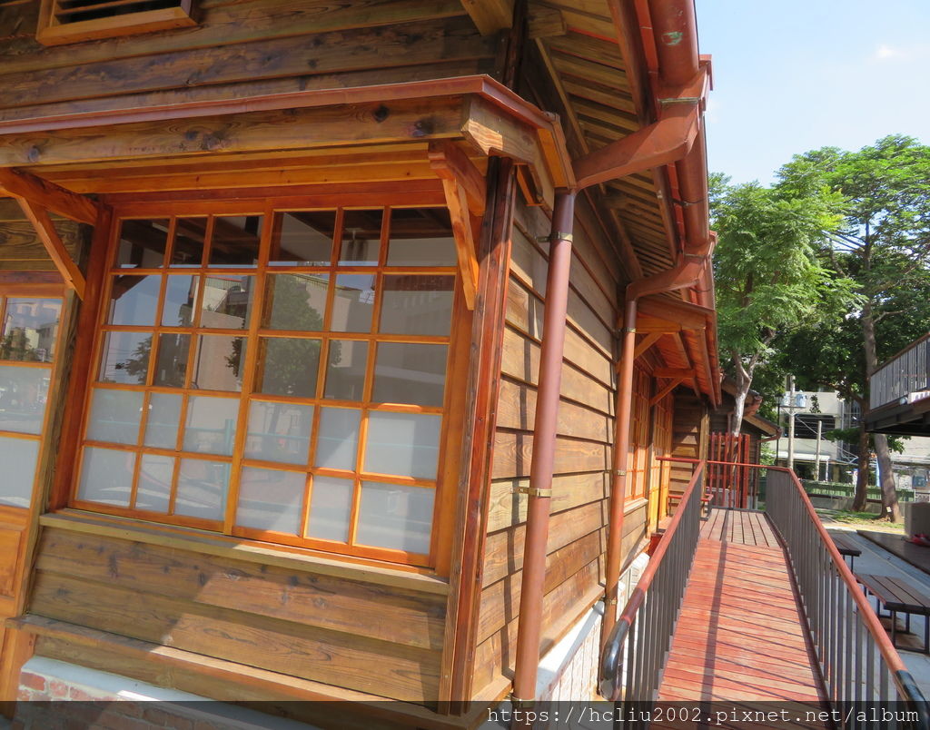 IMG_0021_cr.jpg IMG_0021_cr.jpg