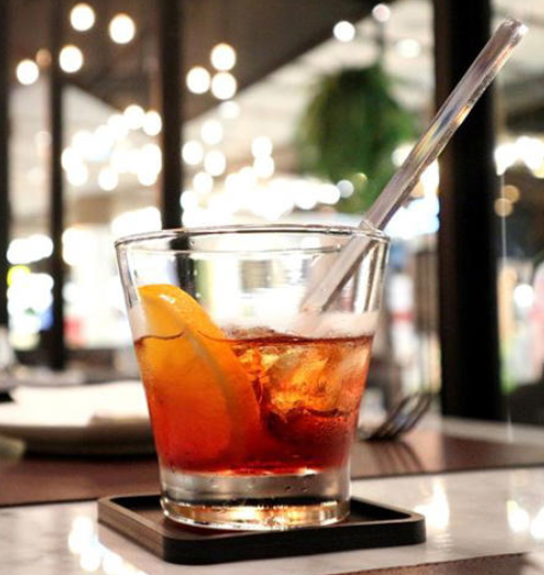 國中生咖啡廳「聊股票」他聽完傻眼了 地點曝網反喊正常：都是有