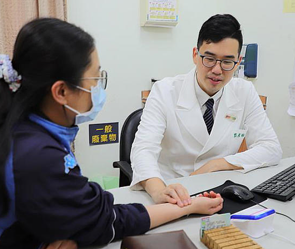 肩頸痠痛「卡卡」怎麼辦? 中醫師傳授「自救錦囊」揭密痠痛源頭 肩頸痠痛「卡卡」怎麼辦? 中醫師傳授「自救錦囊」揭密痠痛源頭