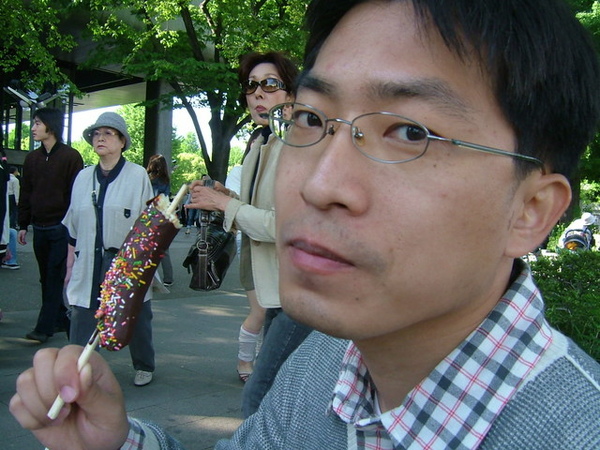 在上野公園買了騙人錢的四不像香蕉
